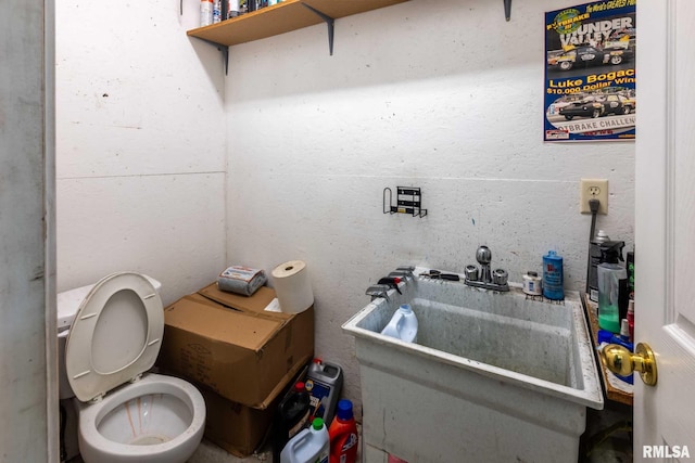 4182 Baptist Camp Rd, Carterville, IL 62918 - full bathroom featuring toilet and a tub to relax in