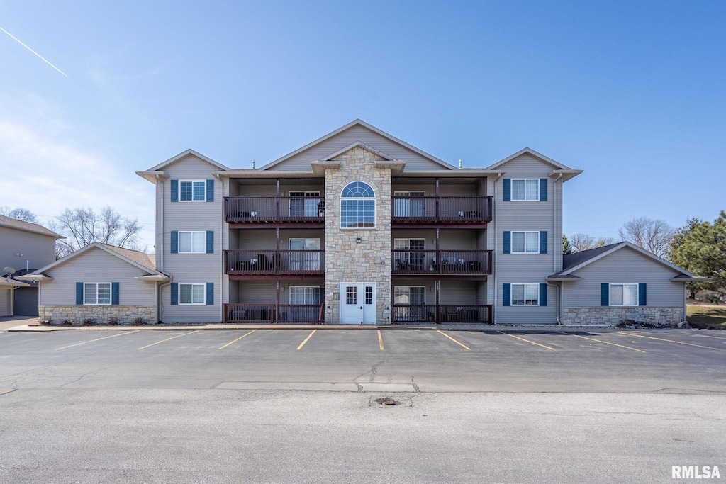 105 E Price St, Eldridge, IA 52748 - photo 1