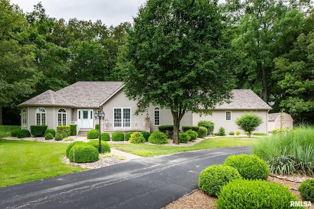 10415 Chayla Rd, Marion, IL 62959 - view of front of home with a front yard