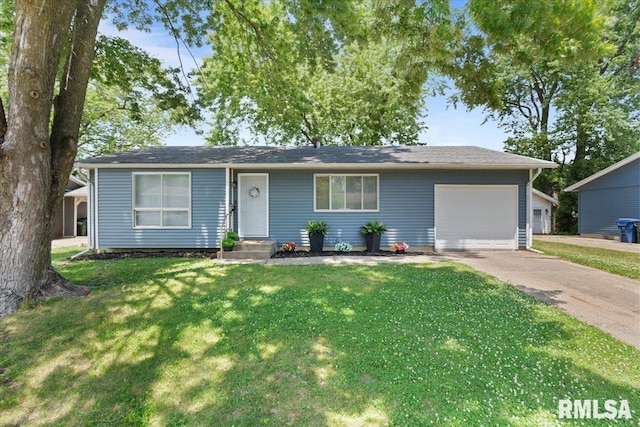 3518 W Garfield St, Davenport, IA 52804 - view of front facade featuring an attached garage, concrete driveway, and a front yard