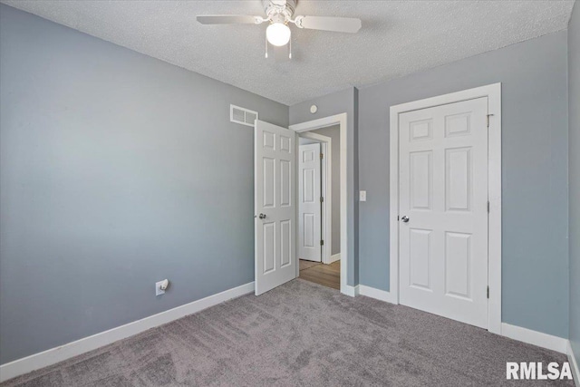 3518 W Garfield St, Davenport, IA 52804 - unfurnished bedroom featuring a textured ceiling, carpet flooring, and a ceiling fan