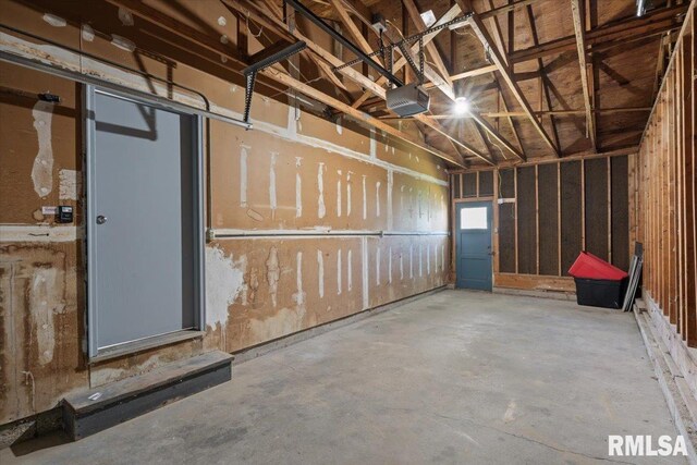 3518 W Garfield St, Davenport, IA 52804 - garage with a garage door opener