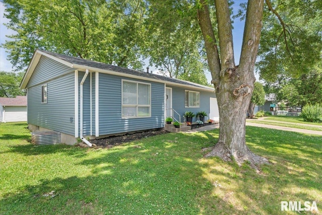 3518 W Garfield St, Davenport, IA 52804 - view of front of home with a front lawn
