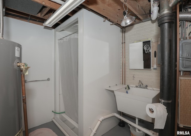3536 W Hayes St, Davenport, IA 52804 - full bath featuring water heater and a shower with curtain