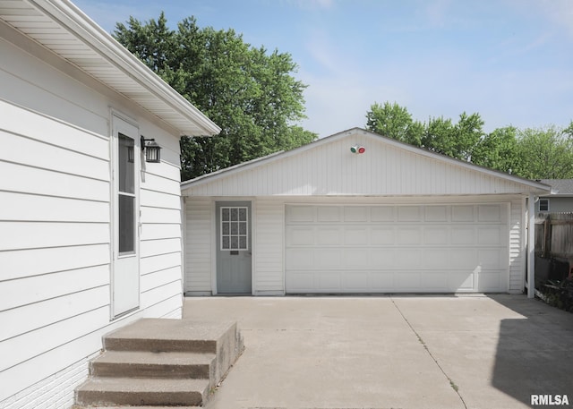 3536 W Hayes St, Davenport, IA 52804 - view of detached garage