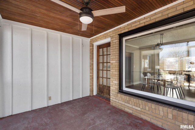 922 W Lombard St, Davenport, IA 52804 - view of patio / terrace featuring ceiling fan