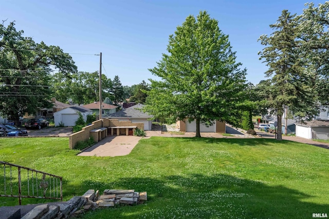 922 W Lombard St, Davenport, IA 52804 - view of yard
