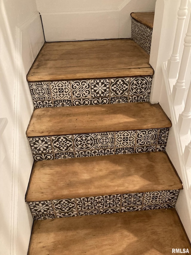 224 S Henderson St, Toulon, IL 61483 - view of staircase