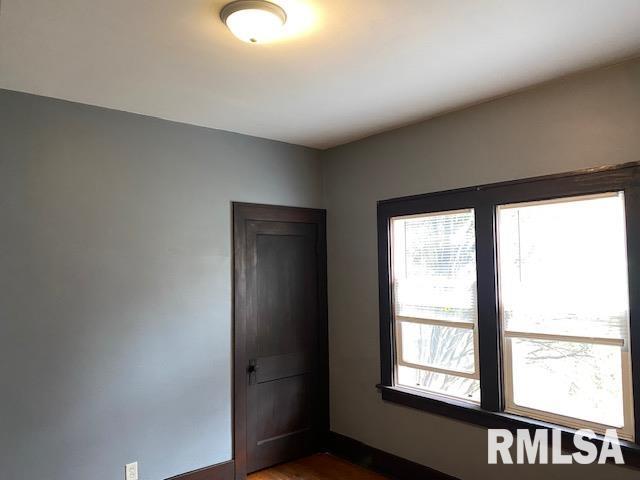 255 44th St, Moline, IL 61265 - photo 9