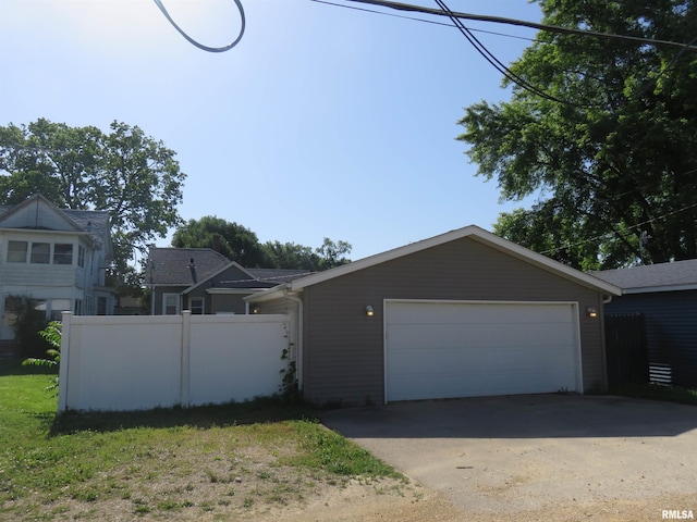 312 N 3rd St, Clinton, IA 52732 - view of front facade