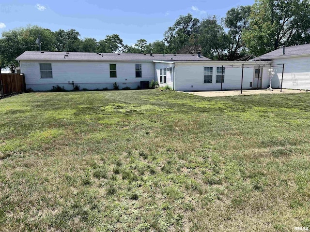 911 4th St, New Boston, IL 61272 - back of property with a patio area