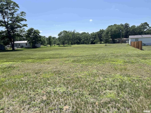 911 4th St, New Boston, IL 61272 - view of yard