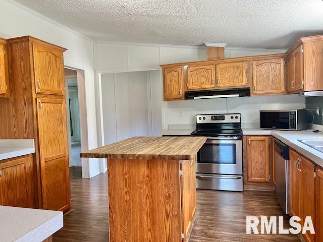 911 4th St, New Boston, IL 61272 - kitchen featuring stainless steel appliances, under cabinet range hood, wooden counters, dark wood-style flooring, and a textured ceiling
