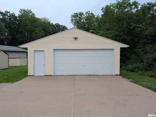 1507 N Lincoln Ave, Davenport, IA 52804 - view of detached garage