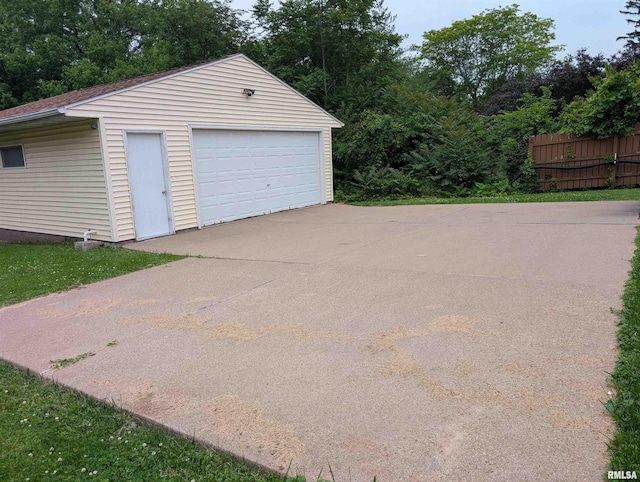 1507 N Lincoln Ave, Davenport, IA 52804 - view of detached garage