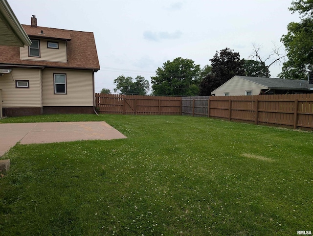 1507 N Lincoln Ave, Davenport, IA 52804 - fenced backyard featuring a patio area
