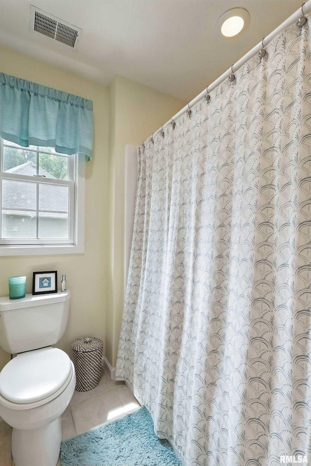 905 Bridgeview Place, Le Claire, IA 52753 - bathroom with tile patterned floors and curtained shower