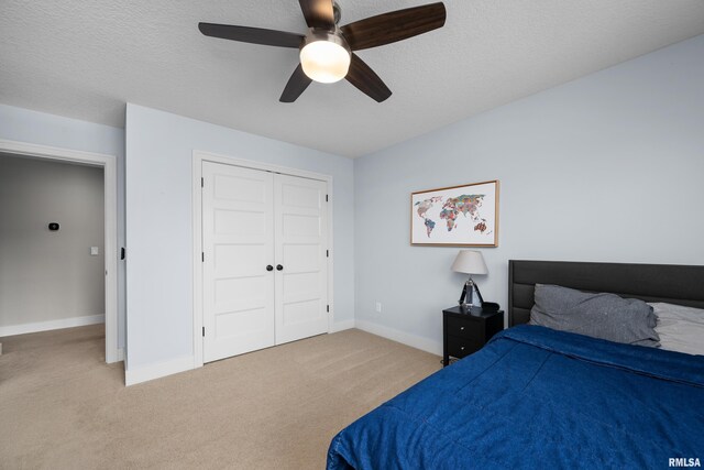 5727 Charlie Chase Ln, Bettendorf, IA 52722 - carpeted bedroom featuring a closet, ceiling fan, and a textured ceiling