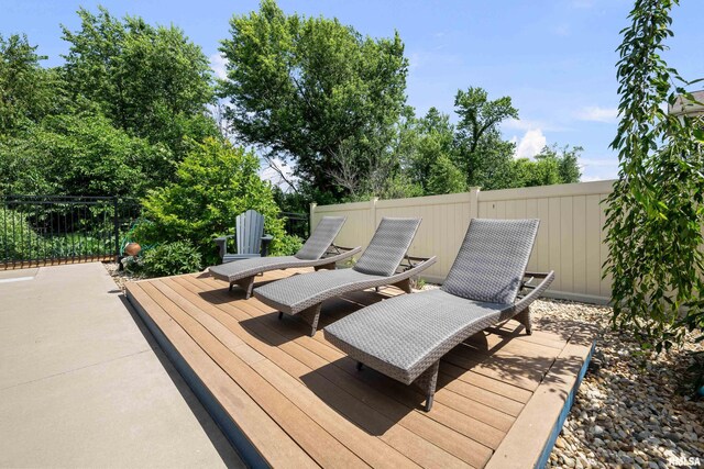 5727 Charlie Chase Ln, Bettendorf, IA 52722 - view of wooden deck