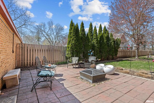1632 18th Ave Unit 6, Rock Island, IL 61201 - fenced backyard featuring a patio and an outdoor fire pit
