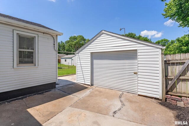 209 45th St, Moline, IL 61265 - detached garage featuring concrete driveway