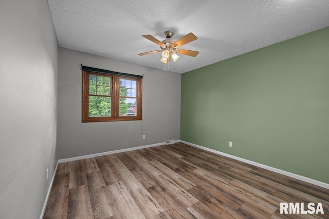 711 W Hickory St, Eldridge, IA 52748 - photo 21