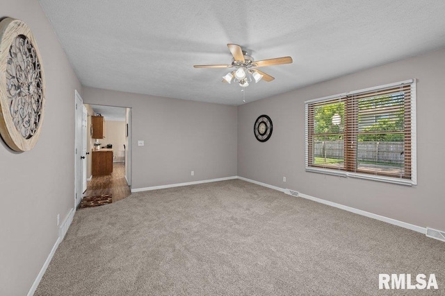 711 W Hickory St, Eldridge, IA 52748 - photo 9