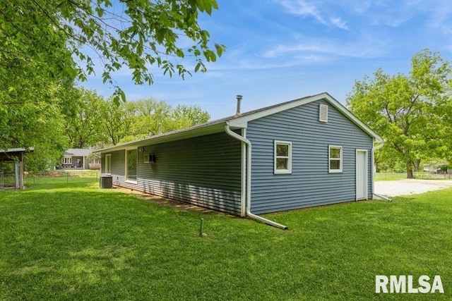 1231 Devils Glen Rd, Bettendorf, IA 52722 - view of side of property featuring a cooling unit