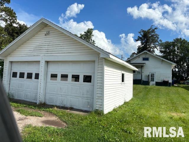 712 Roosevelt Ave, Kewanee, IL 61443 - view of detached garage