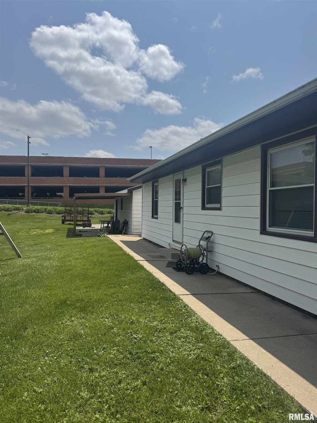 1243 E Dover Ct, Davenport, IA 52803 - photo 2
