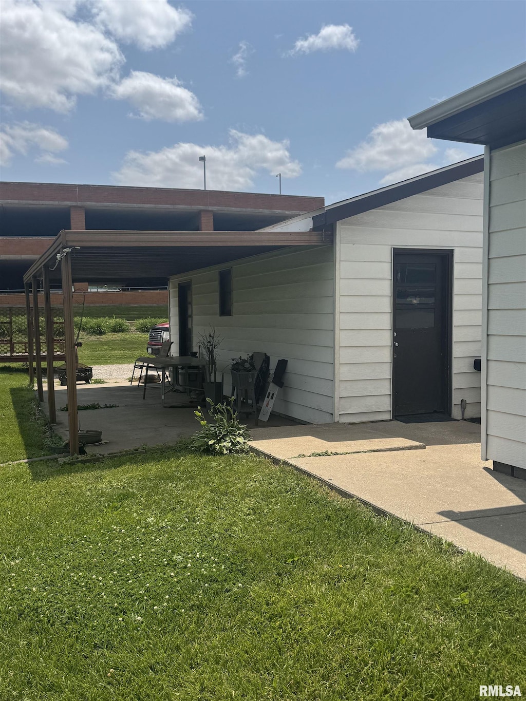 1243 E Dover Ct, Davenport, IA 52803 - photo 3