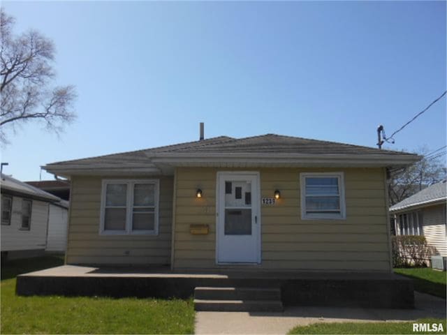 1239 E Dover Ct, Davenport, IA 52803 - photo 1