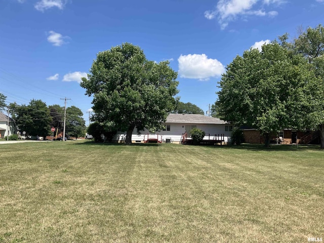200 S Main St, Annawan, IL 61234 - view of grassy yard with a wooden deck