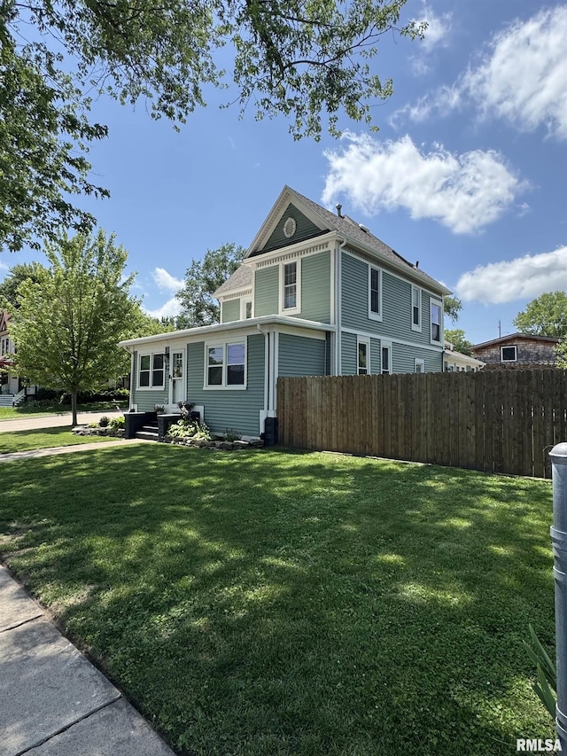 128 S 2nd St, Le Claire, IA 52753 - view of front of home