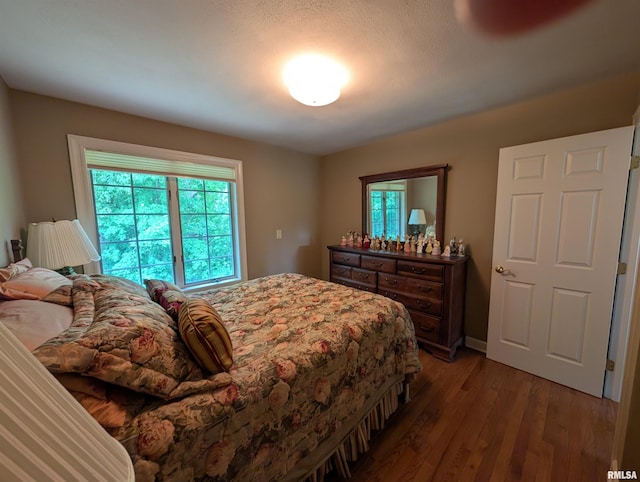 1315 W Wexford Pl, Peoria, IL 61615 - bedroom featuring wood finished floors