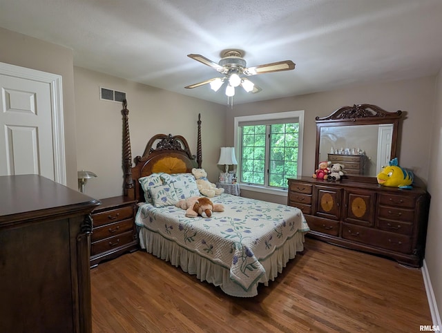 1315 W Wexford Pl, Peoria, IL 61615 - bedroom featuring wood finished floors and a ceiling fan