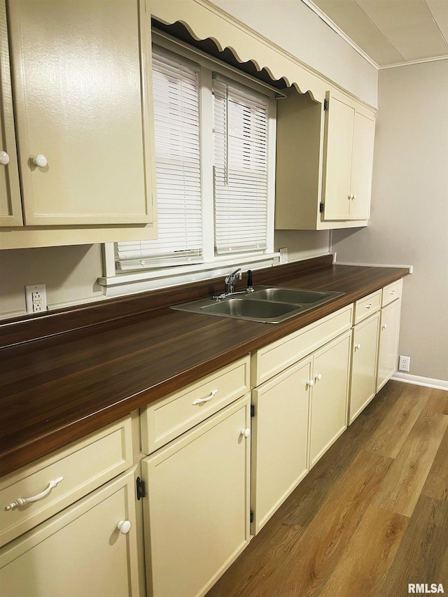 905 W Boulevard St, Marion, IL 62959 - kitchen featuring butcher block countertops and dark wood-style floors