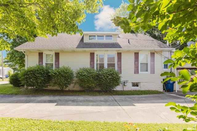 1506 E Oak St, West Frankfort, IL 62896 - view of front of home featuring roof with shingles