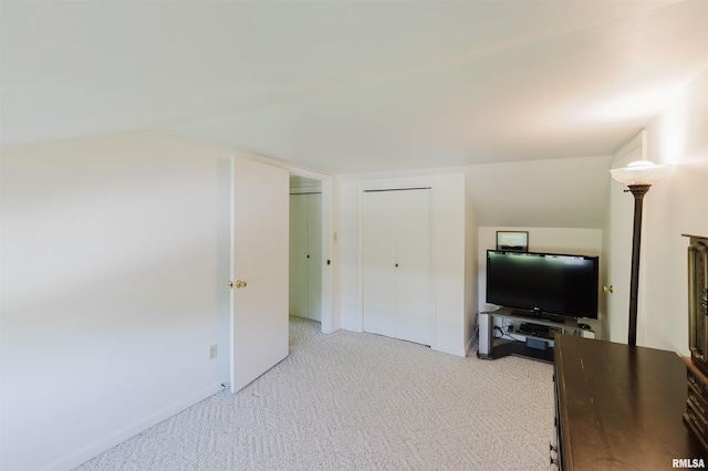 1506 E Oak St, West Frankfort, IL 62896 - living room featuring carpet flooring and lofted ceiling