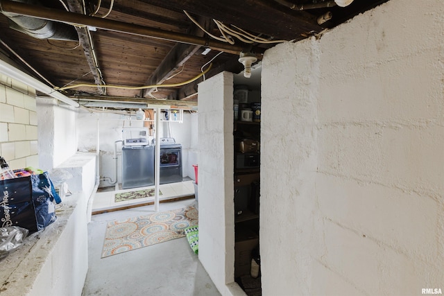 1506 E Oak St, West Frankfort, IL 62896 - unfinished basement featuring washing machine and dryer