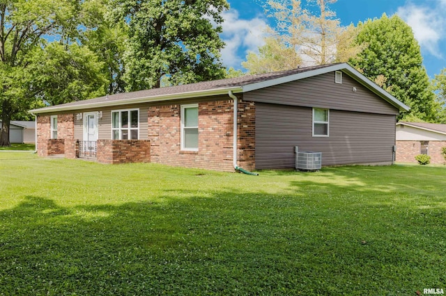 103 Westernaire Dr, Marion, IL 62959 - view of side of home featuring a lawn and brick siding