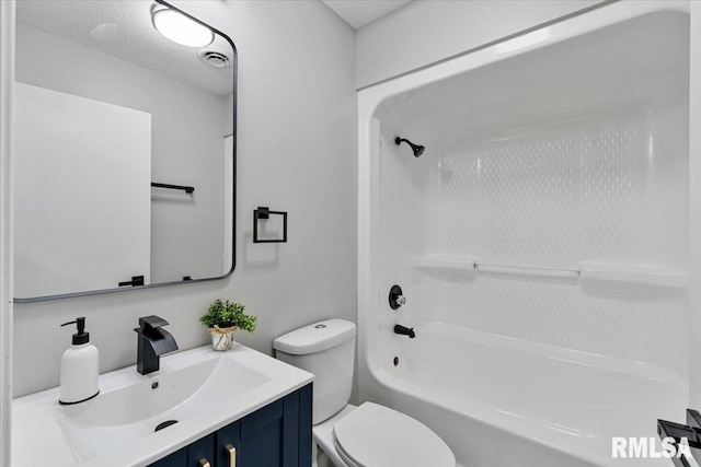 4050 4th St Unit B, East Moline, IL 61244 - full bath with vanity and  shower combination