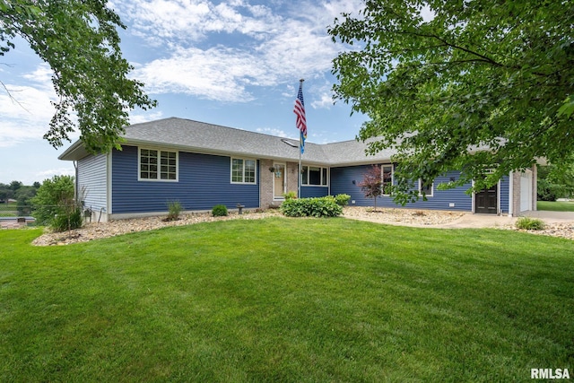 910 Fyre Lake Dr, Sherrard, IL 61281 - ranch-style house featuring a front yard