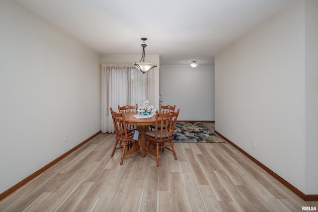 4554 Bunker Hill Dr, Bettendorf, IA 52722 - dining space with light wood finished floors and baseboards
