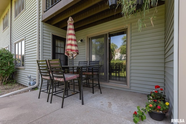4554 Bunker Hill Dr, Bettendorf, IA 52722 - view of patio / terrace with outdoor dining space