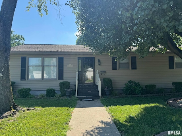 502 S Day St, West Frankfort, IL 62896 - ranch-style home featuring a front lawn