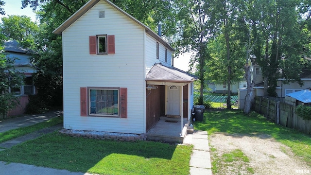 915 S 5th St, Clinton, IA 52732 - view of traditional-style house
