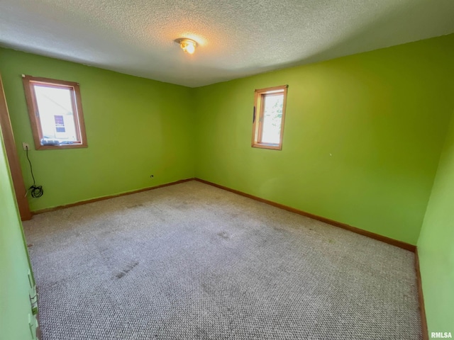 915 S 5th St, Clinton, IA 52732 - empty room with carpet floors and a textured ceiling