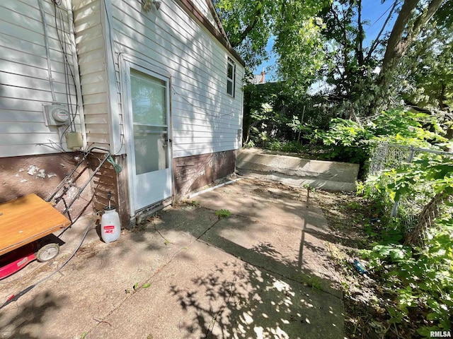 915 S 5th St, Clinton, IA 52732 - view of patio / terrace