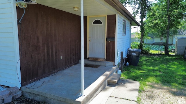 915 S 5th St, Clinton, IA 52732 - entrance to property